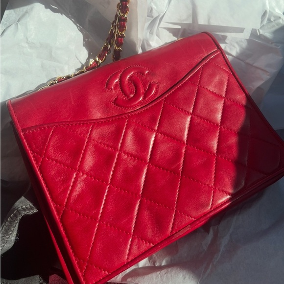 RARE Chanel Vibrant Red Quilted Lambskin Bag - Picture 1 of 8